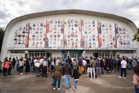 Inauguration de la nouvelle vitrophanie du Centre Municipal des Sports réalisée par le photographe Benjamin Dubuis, jeudi 8 septembre 2022 à Tours.
